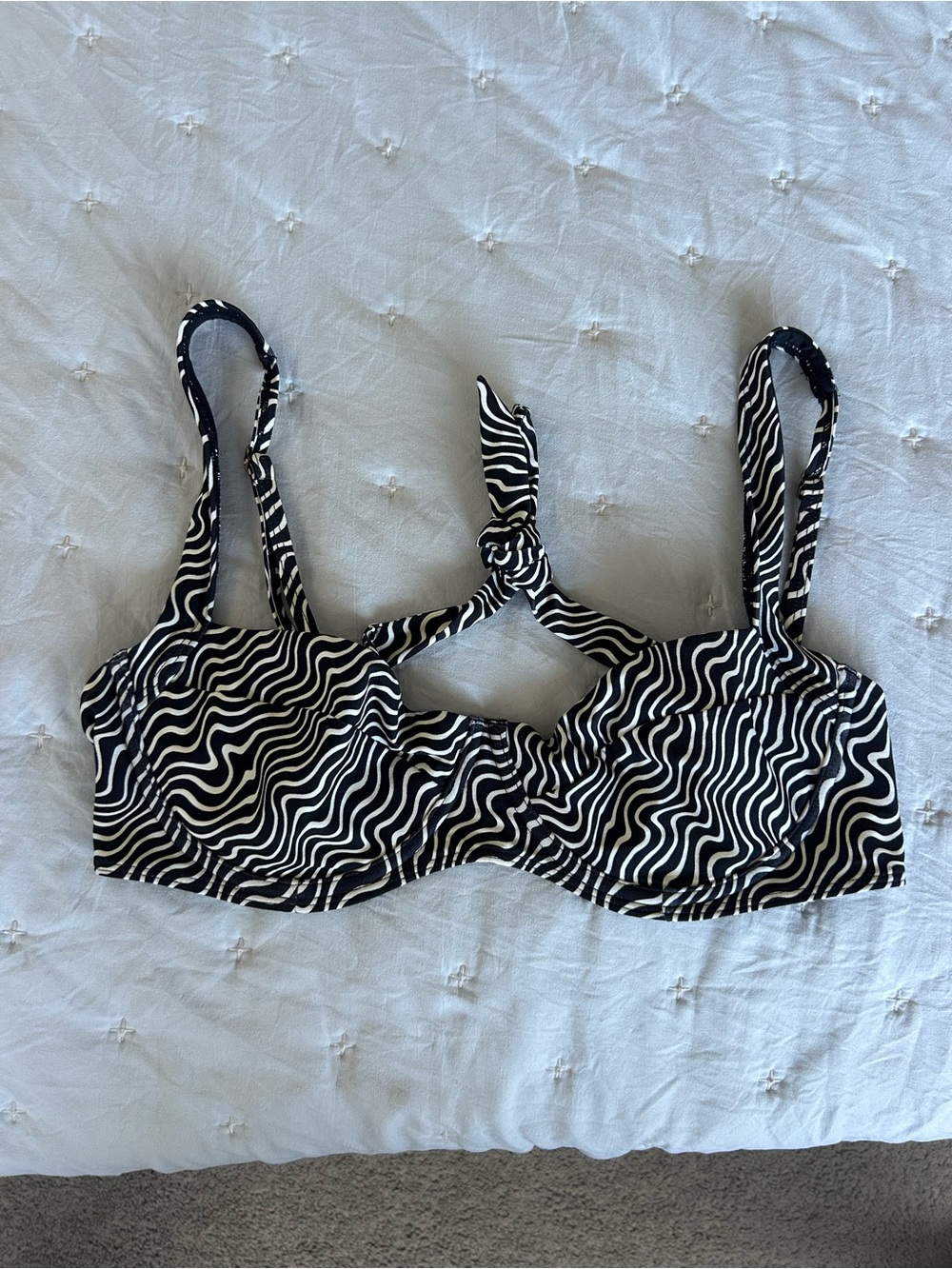 Monday Swimwear Sorrento Underwire Bikini Top in “Capri Wave” Large